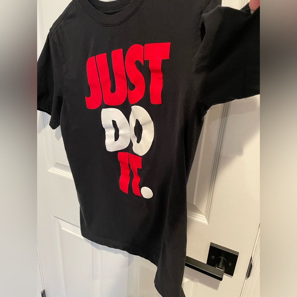 Just Do It Nike Sportswear Athletic Shirt Black/Red/White Men’s Size Small - Picture 5 of 8